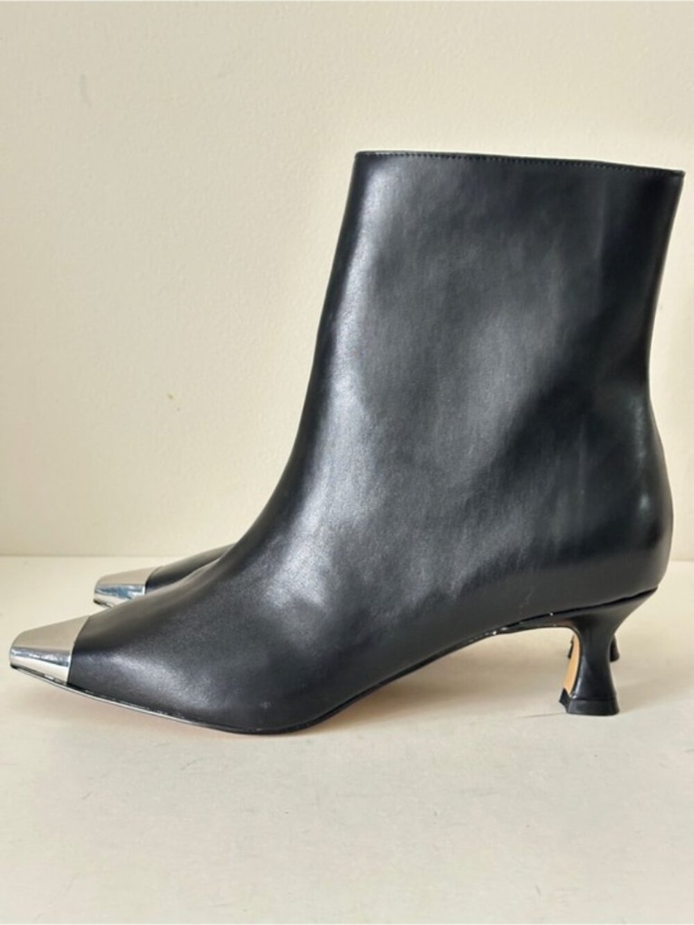NEW Adrienne Vittadini Geneva Black Faux Leather & Silver Cap Toe Booties Sz 8.5
